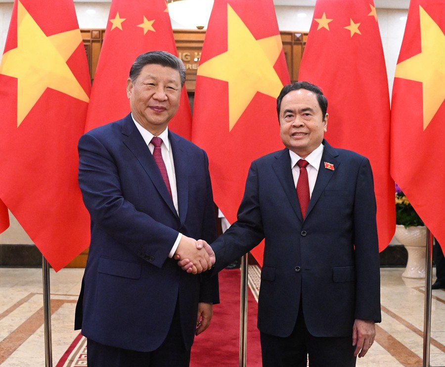 4月14日晚，国家主席习近平在越共中央驻地会见越南国会主席陈青敏。新华社记者 谢环驰 摄