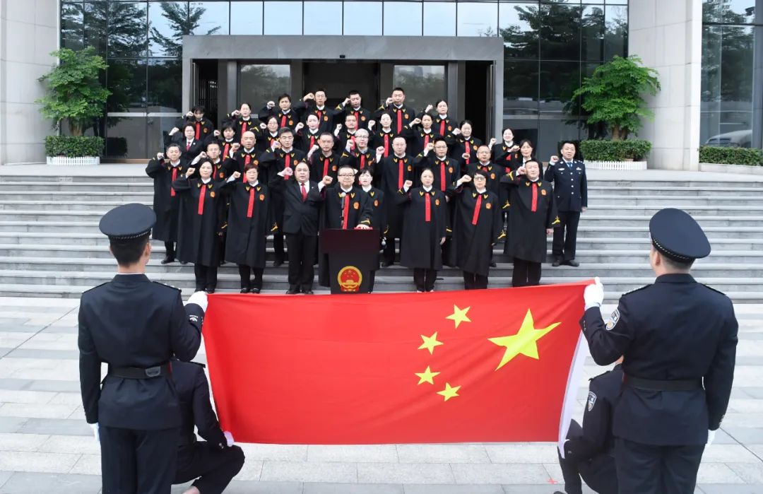 深圳市龙岗法院举行宪法宣誓仪式