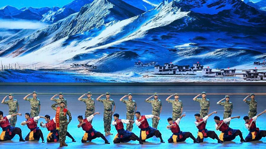 Chine : gala à l'occasion du 60e anniversaire de la fondation de la région autonome du Xizang