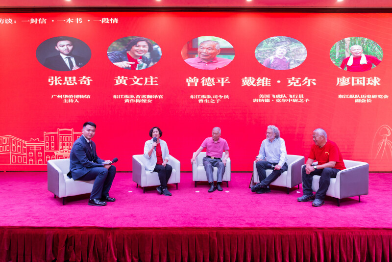 活动现场访谈。