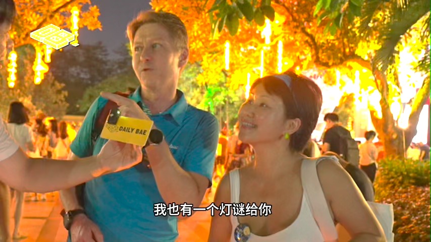 Foreigners face the Mid-autumn lantern riddle challenge: will they crack the codes?