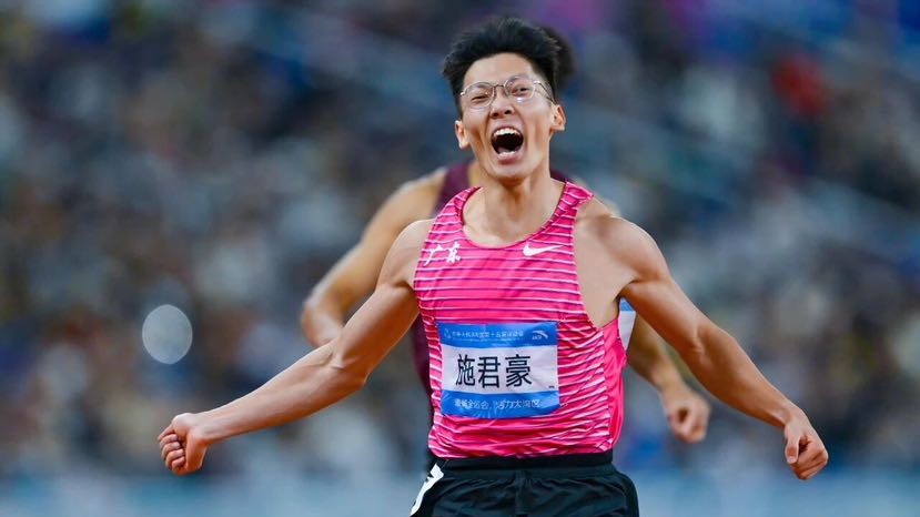 从佛山走出的“飞人”！施君豪夺十五运会男子200米冠军