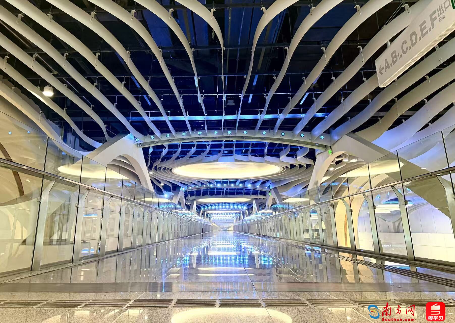 芳村站空中艺术廊桥 王楚卿/摄