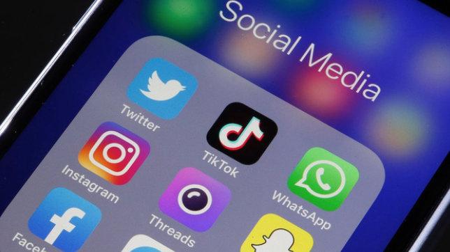 美国计划要求免签入境外国游客披露社交媒体记录