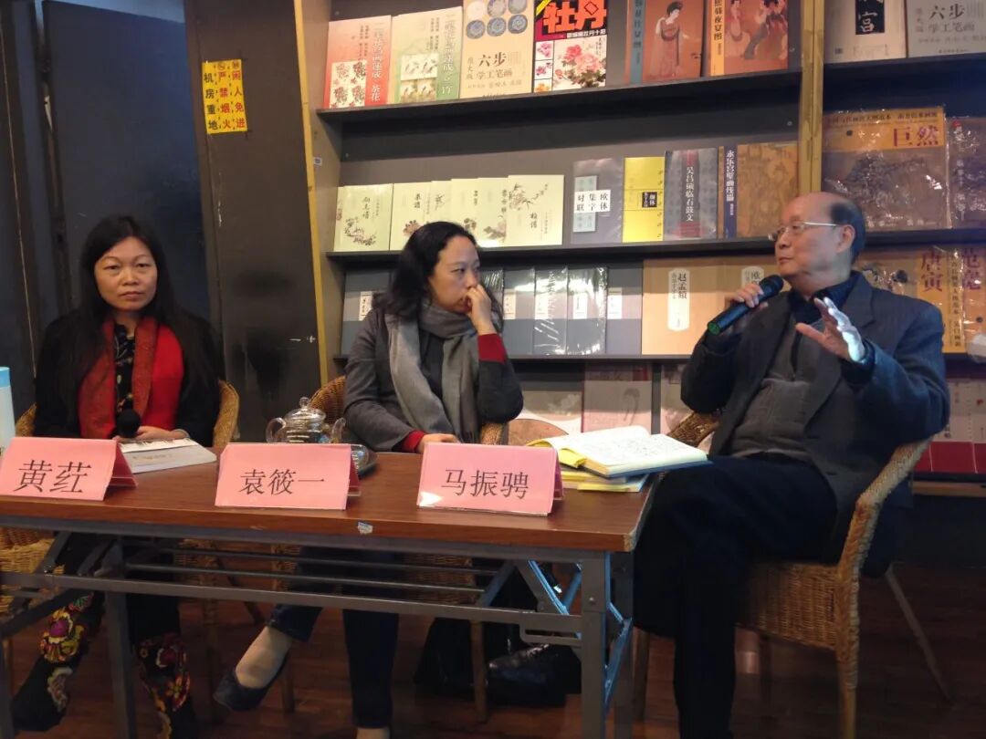 ▲2014年玛格丽特•杜拉斯百年诞辰之际,马振骋(右)、袁筱一(中)参与黄荭(左)《杜拉斯的小音乐》新书分享会,三位法语文学翻译家共同探讨杜拉斯的人生和写作 图/张玉贞