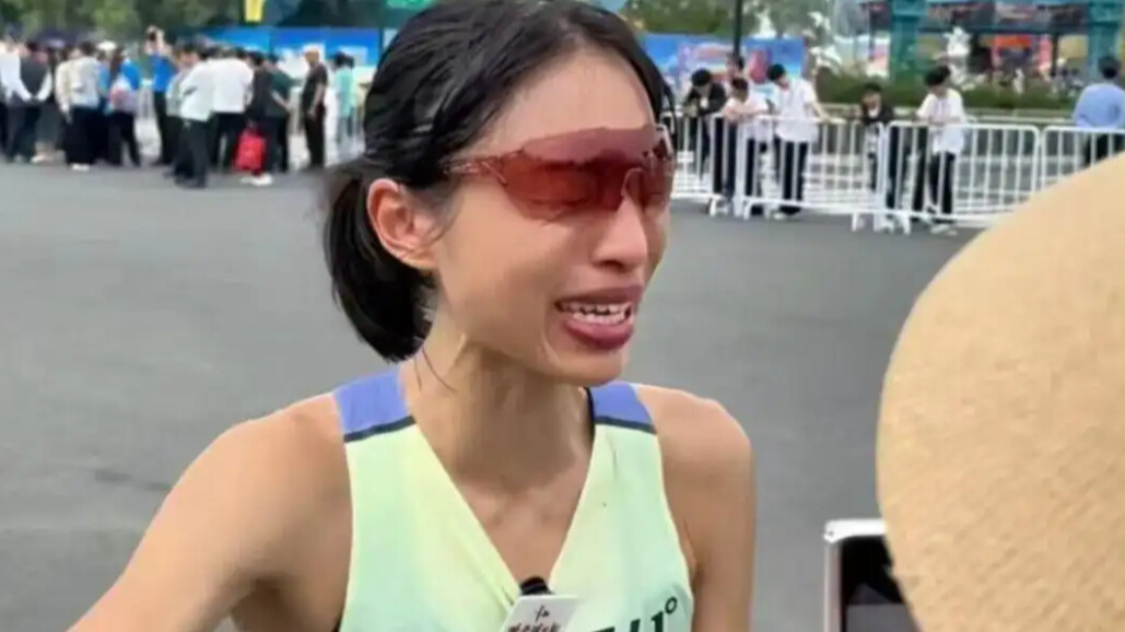 医院院长回应“最快女护士”离职传闻：没这回事，她正常上班