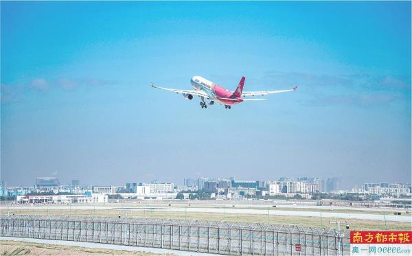 深圳宝安国际机场第三跑道。　深圳机场供图