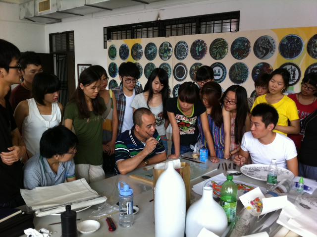 谭广辉与学生。图片由谭广辉提供