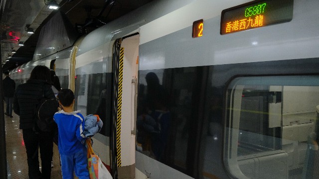 广铁迎来假期客流最高峰，今日预计发送旅客285万人次