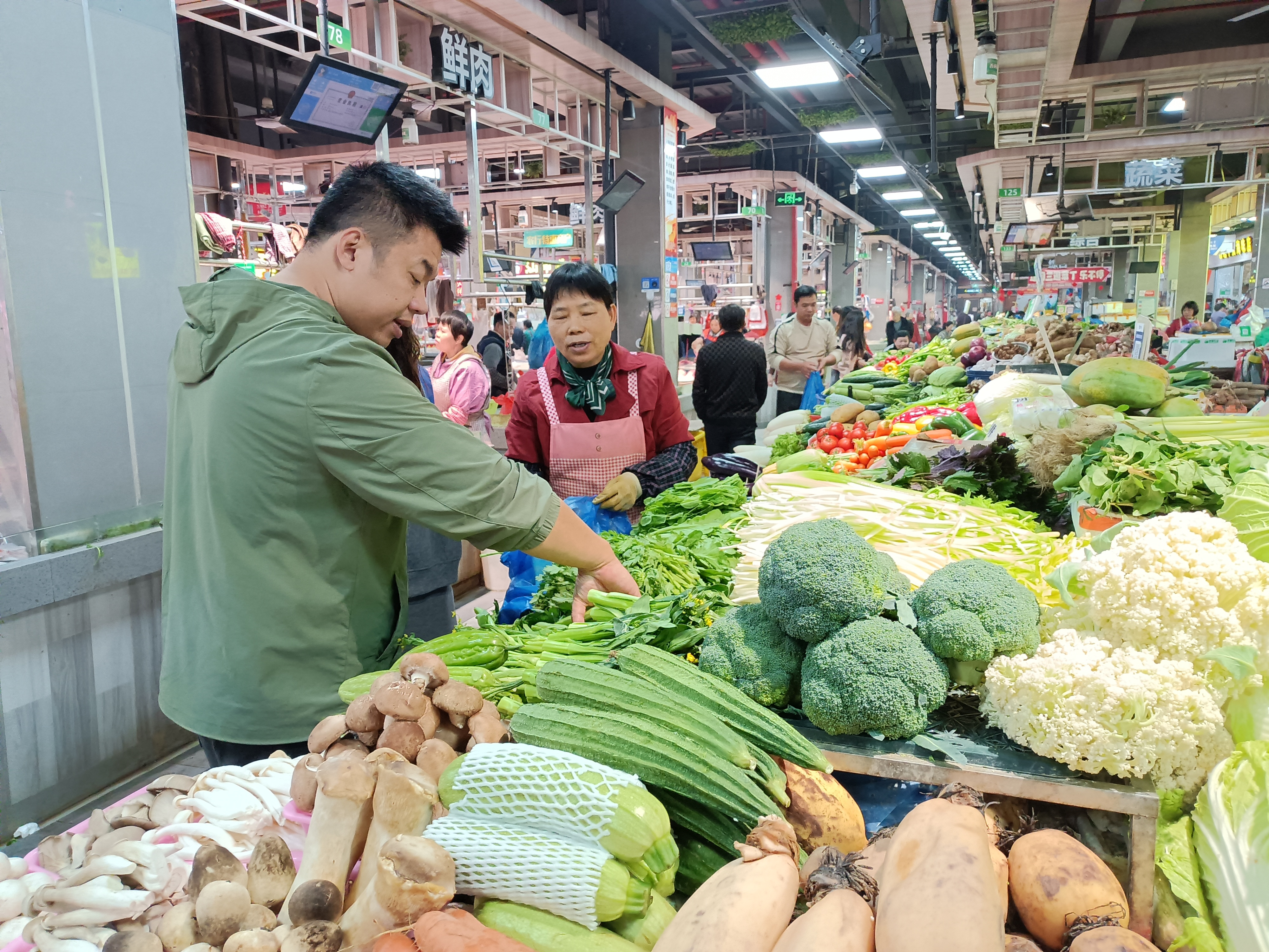 云浮城区农贸市场肉菜价格总体平稳 番茄等菜价回落