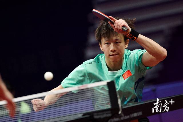 9月30日,杭州亚运会乒乓球项目混合双打决赛,广东选手林高远在比赛中。 9月30日,杭州亚运会乒乓球项目混合双打决赛,广东选手林高远在比赛中。