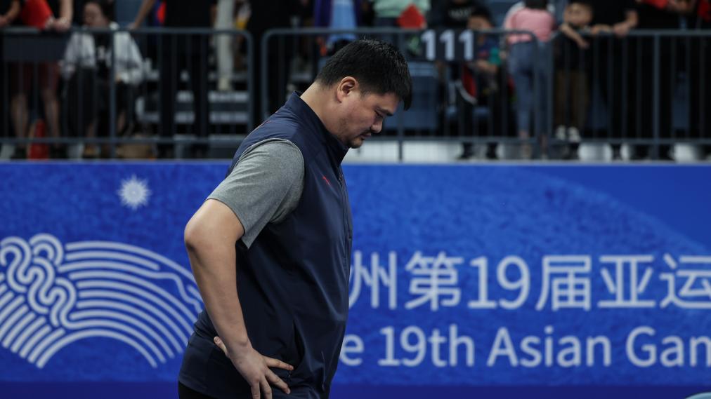 　　10月4日，中国篮球协会主席姚明在比赛后。当日，在杭州亚运会篮球项目男子半决赛中，中国队以76：77负于菲律宾队，无缘决赛。新华社记者 潘昱龙 摄