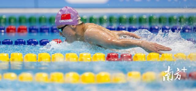 9月29日,来自广东深圳的陈俊儿在男子200米蝶泳中夺得铜牌。 南方+ 董天健 拍摄 9月29日,来自广东深圳的陈俊儿在男子200米蝶泳中夺得铜牌。 南方+ 董天健 拍摄