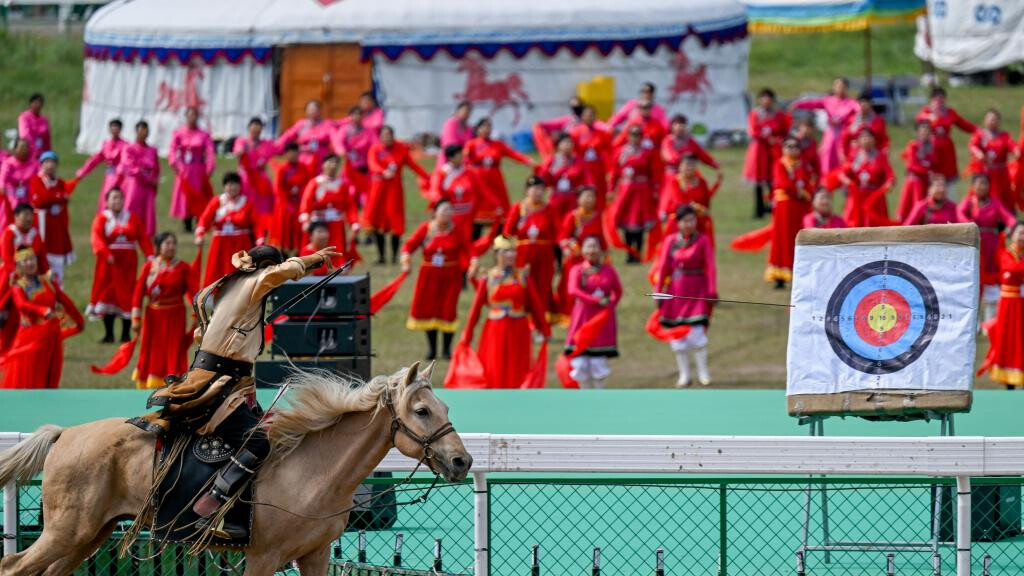 Nadam fair kicks off in N China's Inner Mongolia