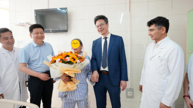 Uyghur patient in Xinjiang given hope by remote surgery
