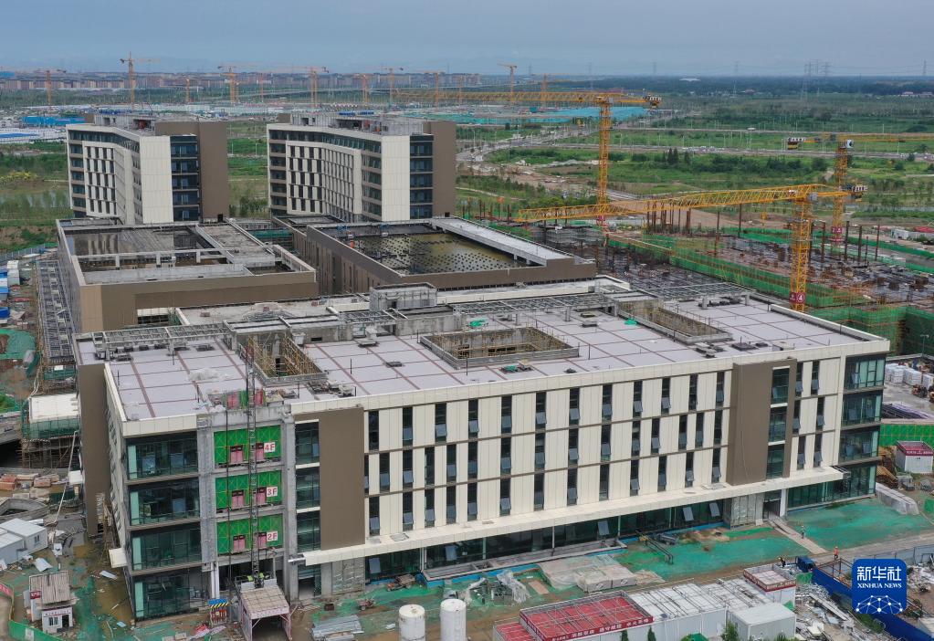 这是河北雄安新区宣武医院项目现场（2022年7月29日摄，无人机照片）。新华社记者 朱旭东 摄