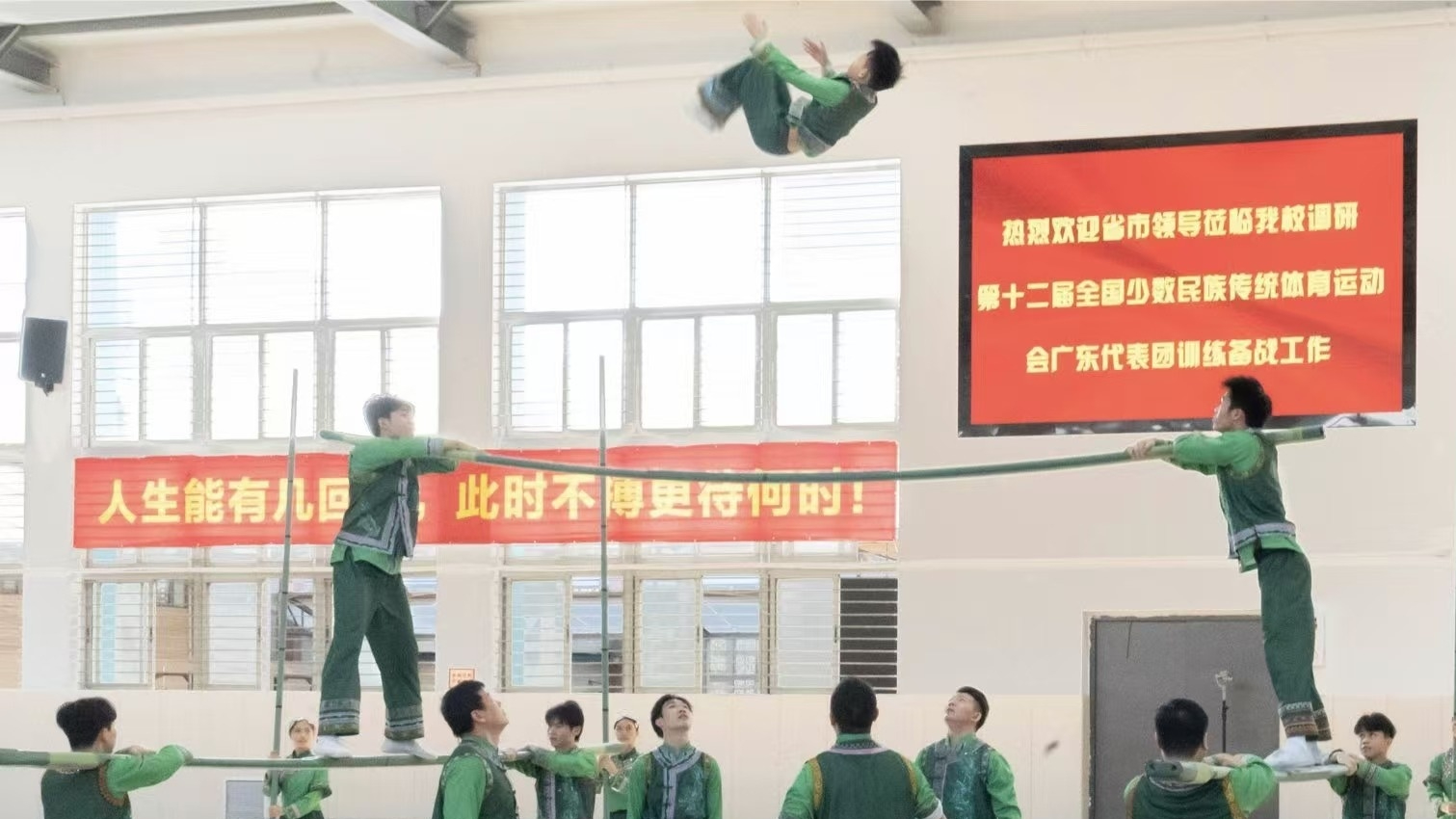 Guangdong's "bamboo dance + acrobatics" performance wows the audience at national competition