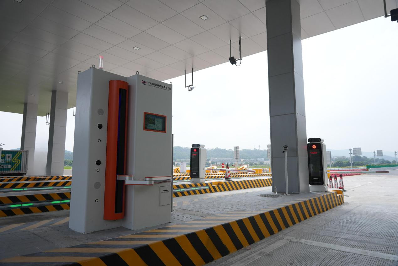 人工智能机械臂式收发卡机