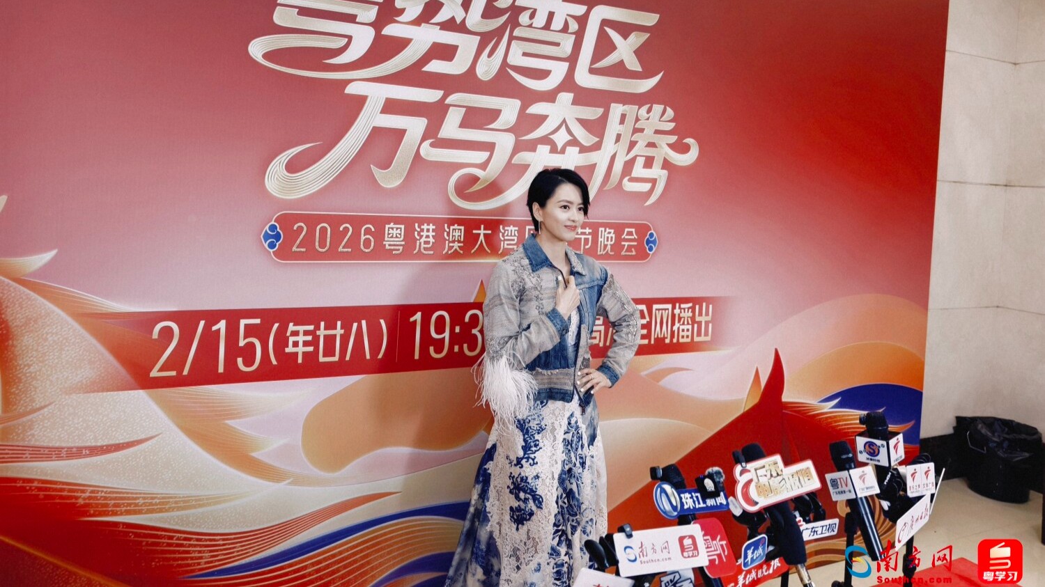 梁咏琪现身大湾区春晚录制现场，推荐广货新会陈皮