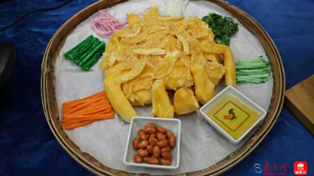 发布会现场展示的“清远鸡”展品