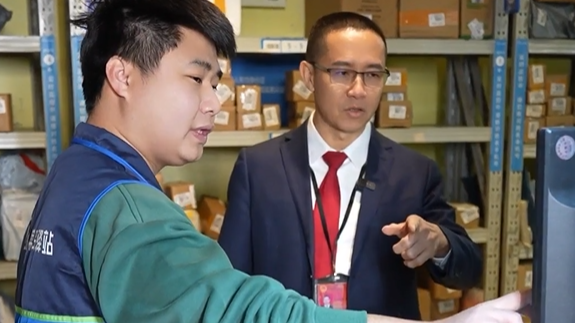 我带建议上两会｜广州市人大代表林泰松：规范快递投递工作