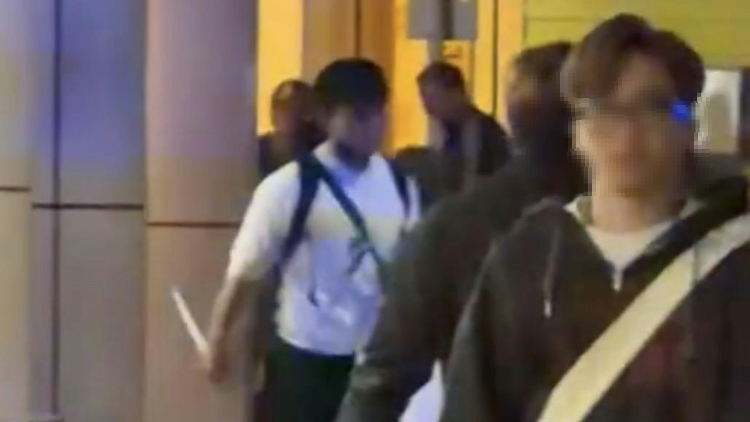 香港屯门持刀挟持案：警员开枪制服疑犯，现场检获毒品