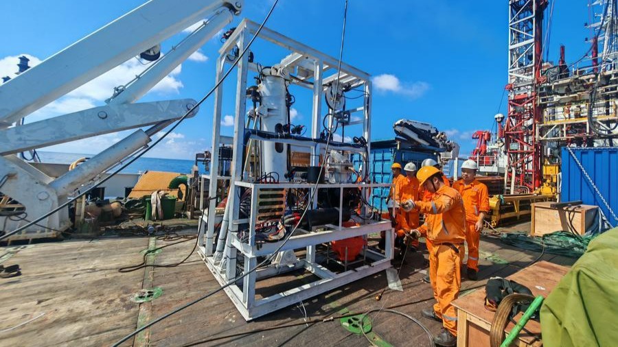 China unveils undersea drilling robot to boost deep-sea exploration