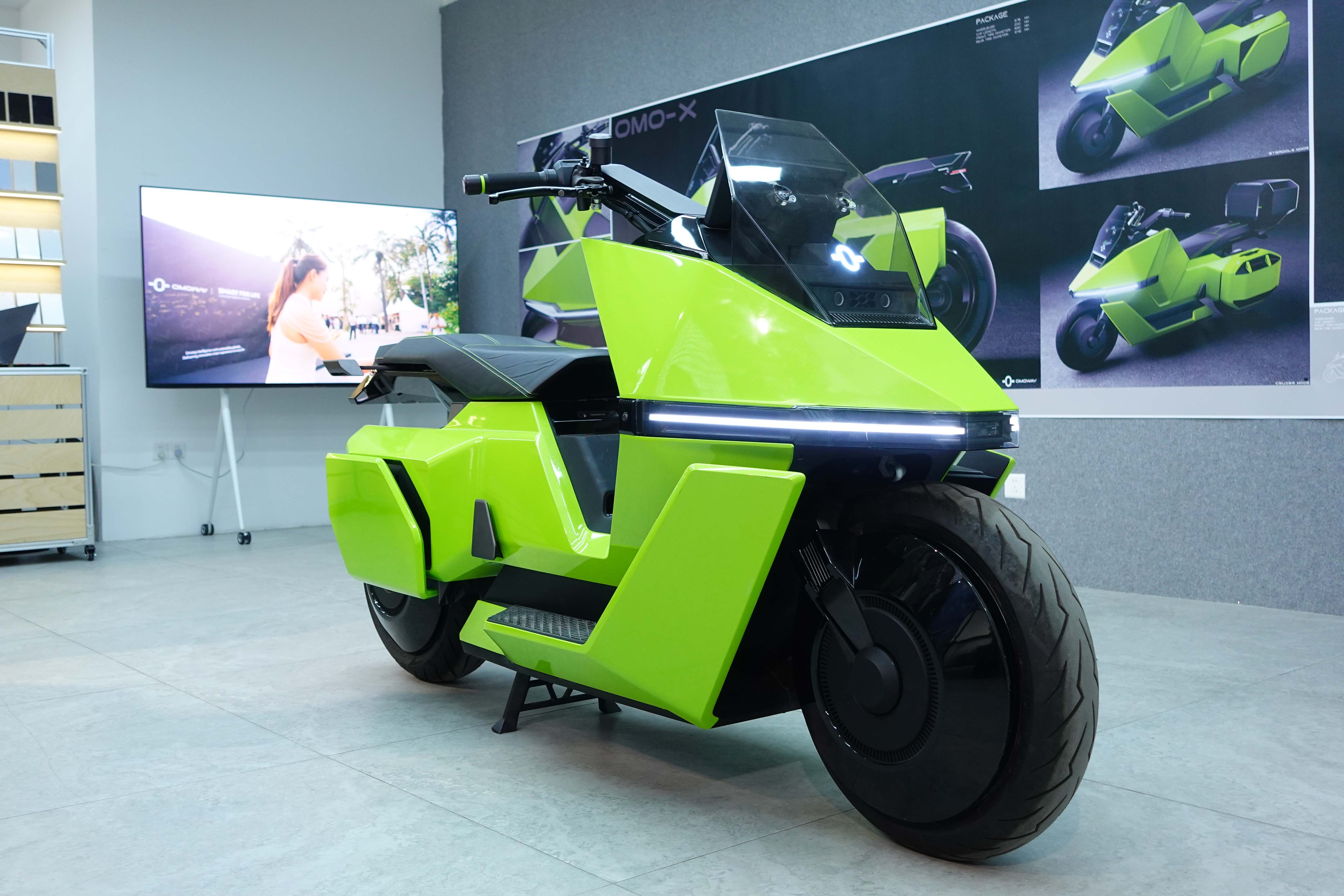 目蔚科技OMO-X智能电动摩托车。高雅雅/摄