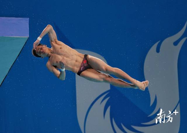 中国选手黄子淦在混合团体决赛中。 中国选手黄子淦在混合团体决赛中。