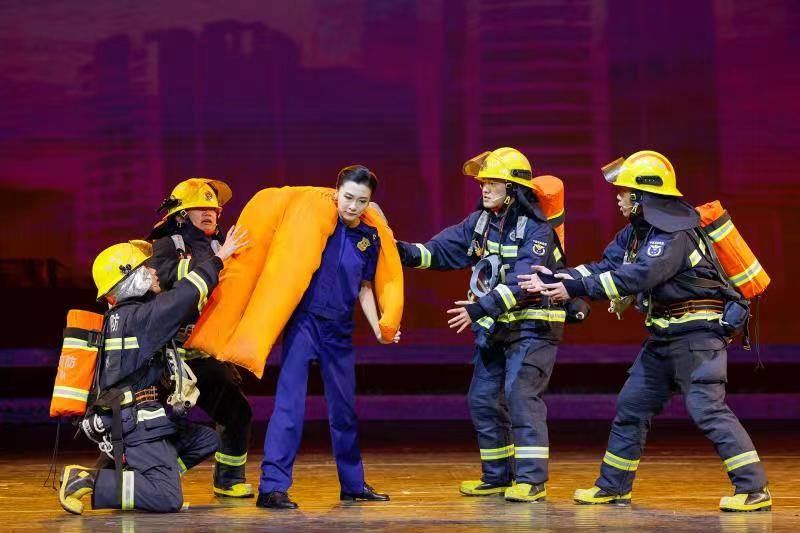 "Hello, Man in Blue": Guangdong drama pays tribute to firemen
