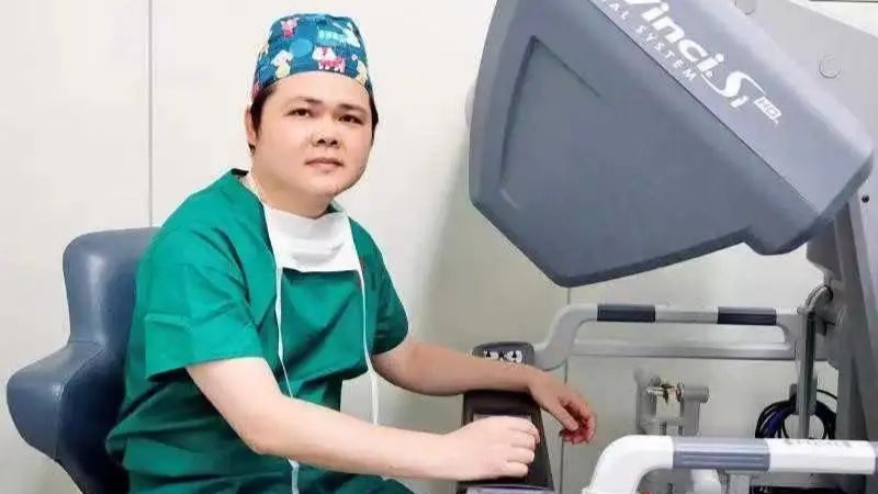 Robot-assisted surgery in GD removes a 10 cm tumour to preserve kidney