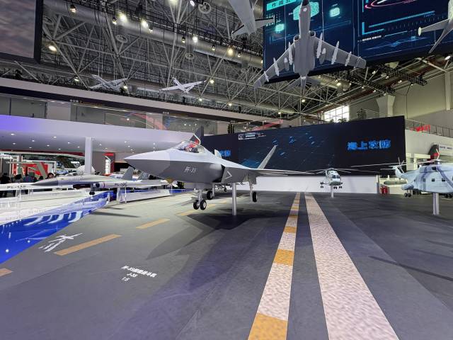 歼-35舰载战斗机模型。