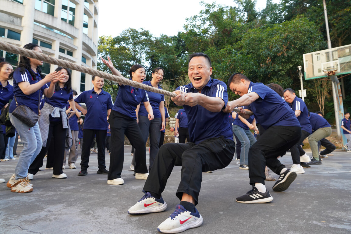 凝心聚力 奋勇向前！云浮融媒（集团）庆祝第25个中国记者节暨成立二周年趣味运动会顺利举行