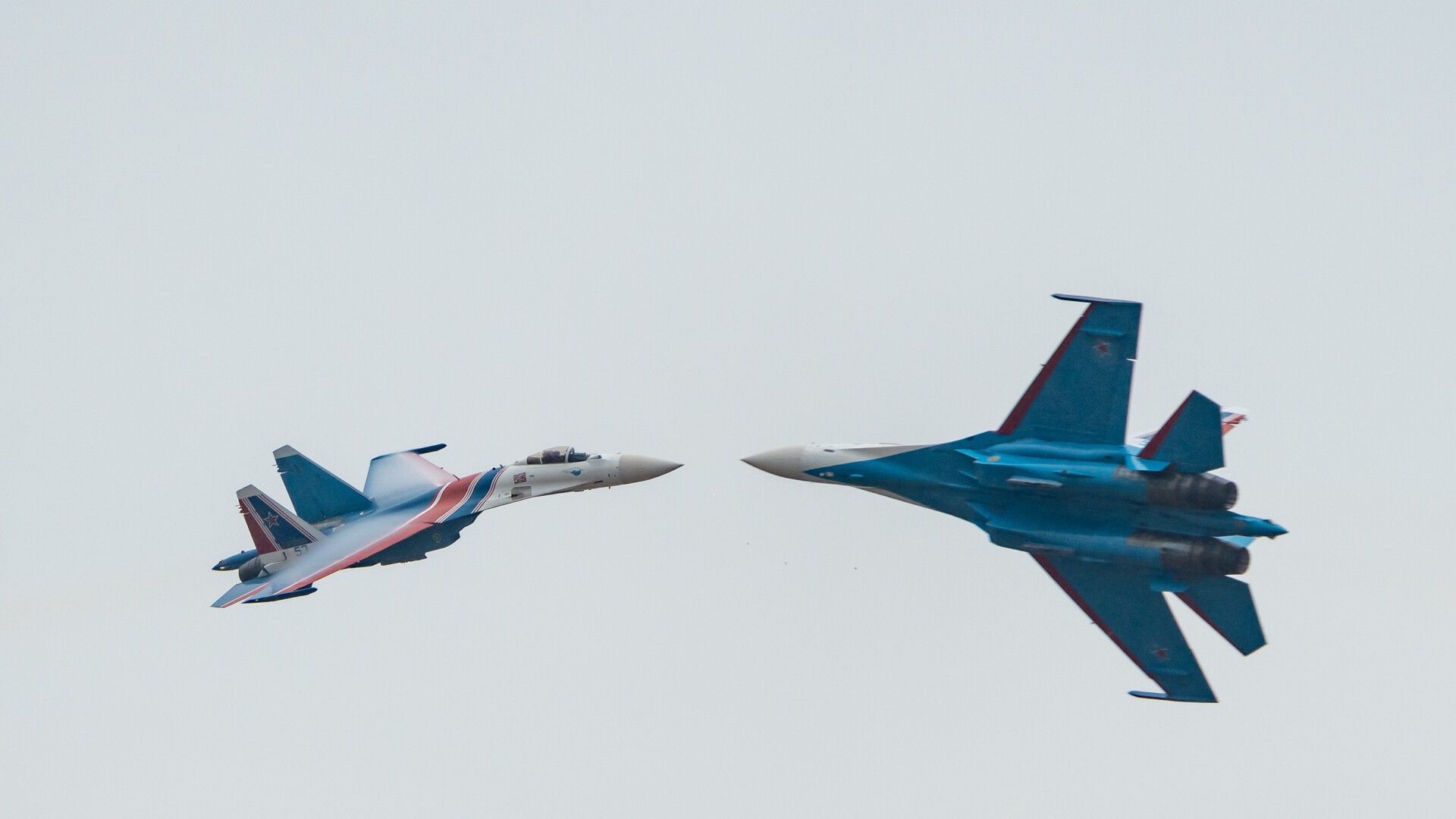 Russian Knights Aerobatic Team trains for Zhuhai Airshow