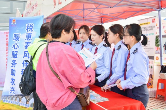 罗定:税务助农 稻米飘香