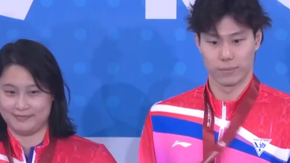 祝贺！“蛙王”覃海洋夺得十五运会男子100米蛙泳冠军