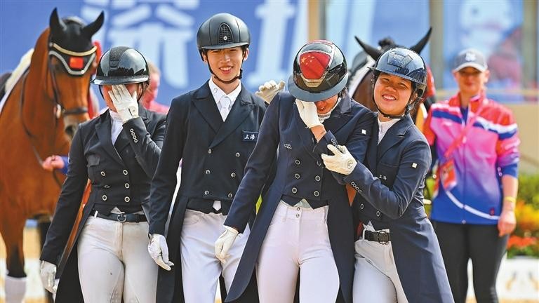 Shenzhen venue awards first gold medal following Games opening