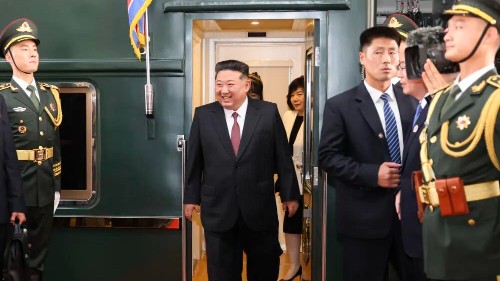朝鲜劳动党总书记、国务委员长金正恩抵达北京