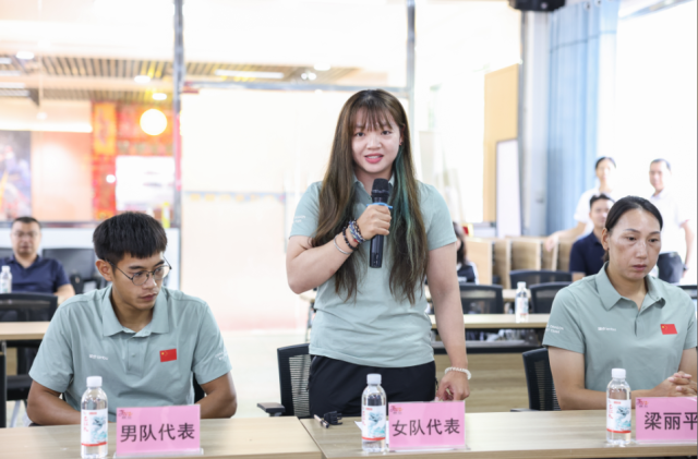 龙舟队员发言。