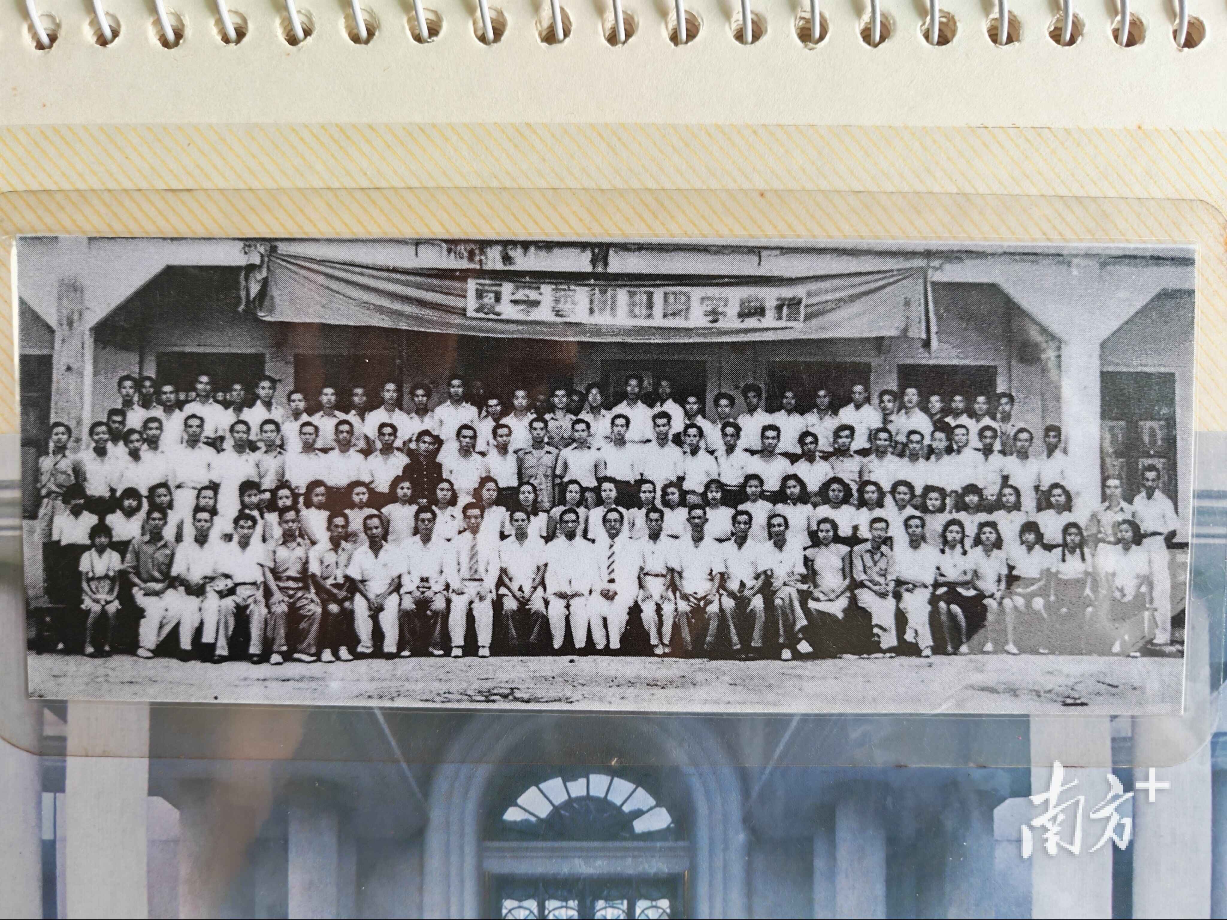 泰国华侨艺术协会于1948年4月在大同学校举办暑期歌舞训练班。