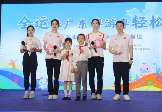 跳水奥运冠军谢思埸，花样游泳奥运双金得主王柳懿、王芊懿，亚洲田径锦标赛女子100米及4x100米接力“双料冠军”梁小静亮相启动仪式。