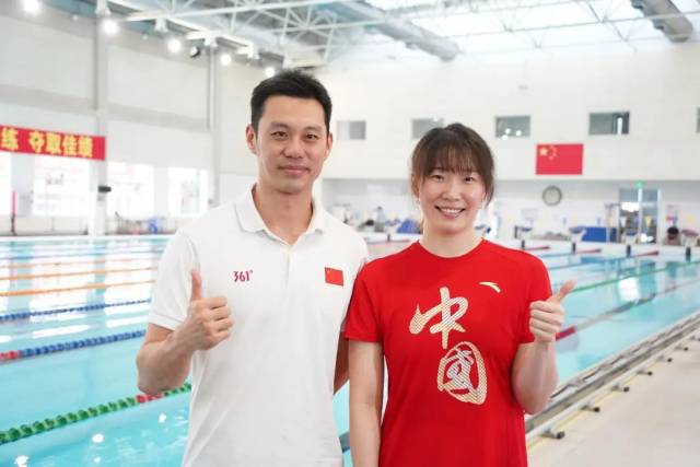 周嘉威(左)和汪雪儿