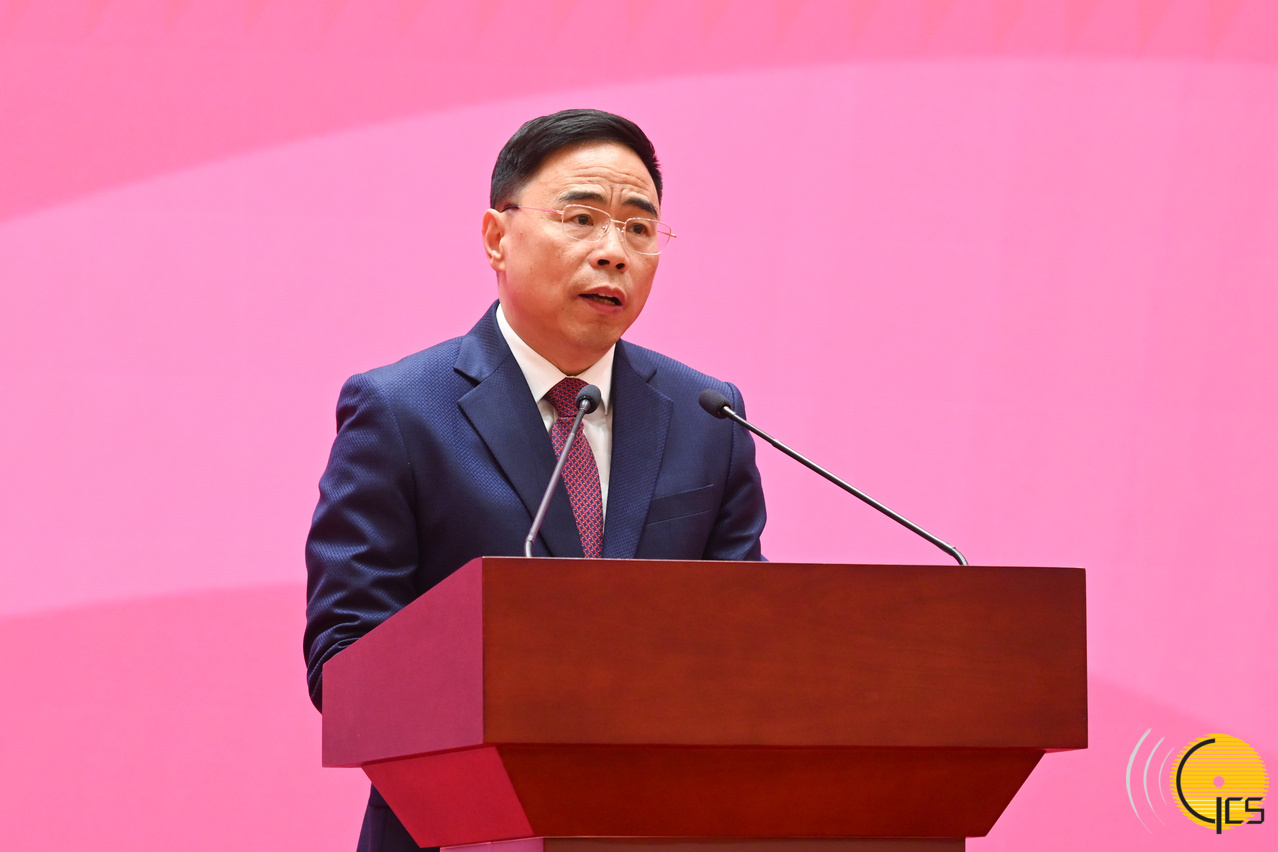 Secretário-Geral do Secretariado Permanente do Fórum para a Cooperação Económica e Comercial entre a China e os Países de Língua Portuguesa, Ji Xianzheng, discursa  na recepção da Festa da Primavera.