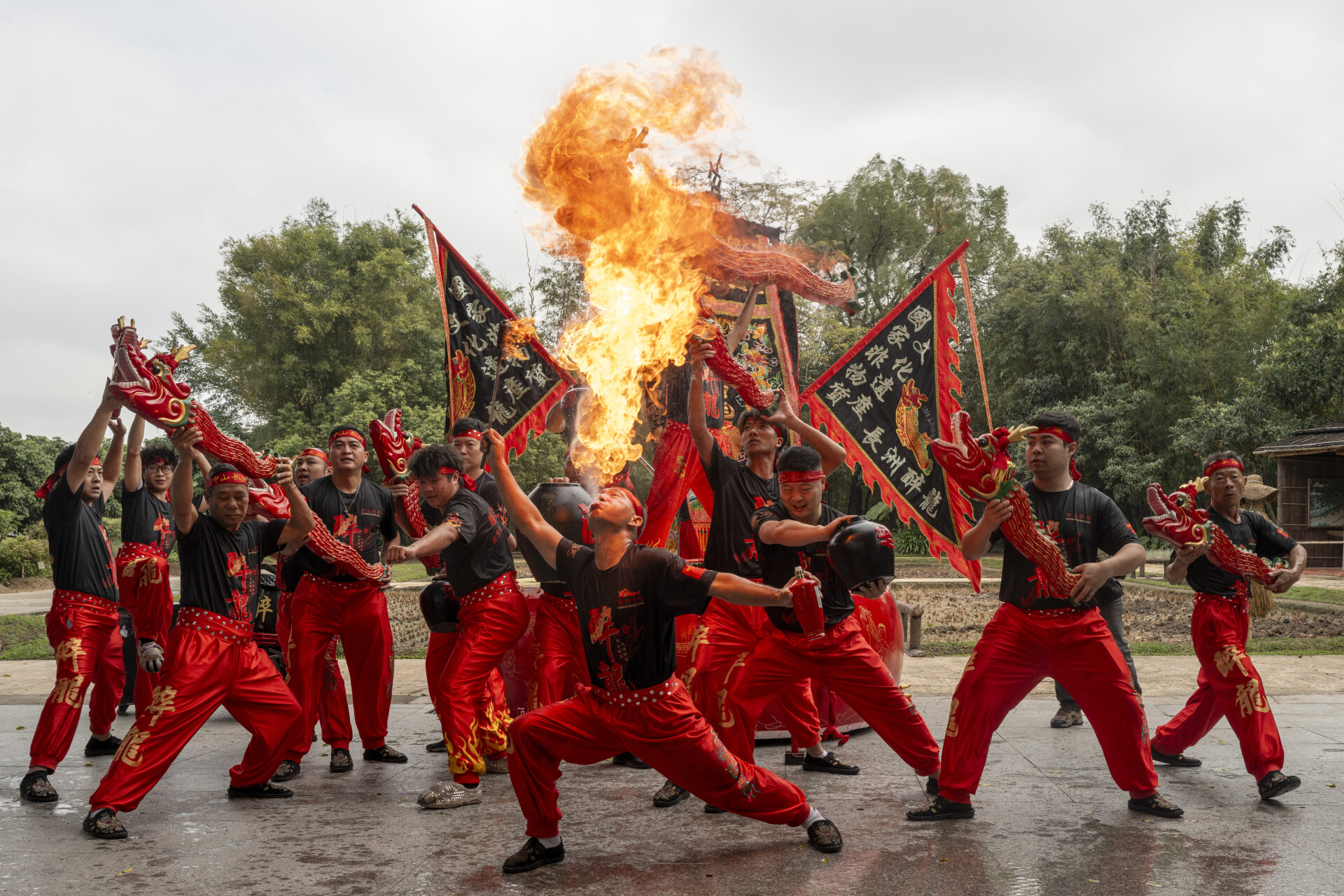 Finale of a Drunken Dragon performance at the Former Residence of Dr. Sun Yat-sen in Cuiheng Village in Zhongshan, Guangdong