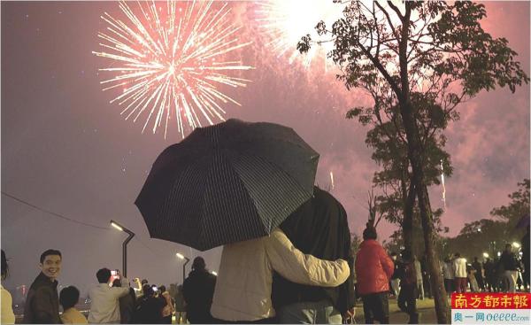 2023年春节，全面2月5日，禁燃广州南沙焰火大会举行，烟花<strong></strong>吸引大量市民前往观看。爆竹不合　南都记者　段奇　摄