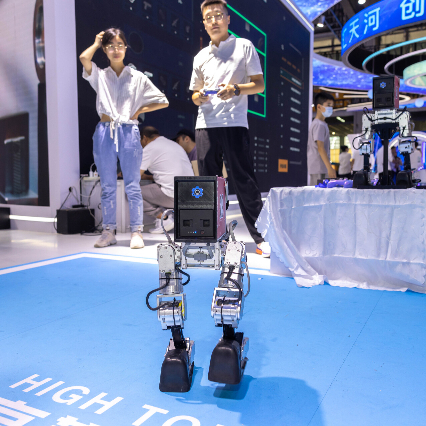 AI Dancers and TCM Robots Dazzle at Guangzhou Fair