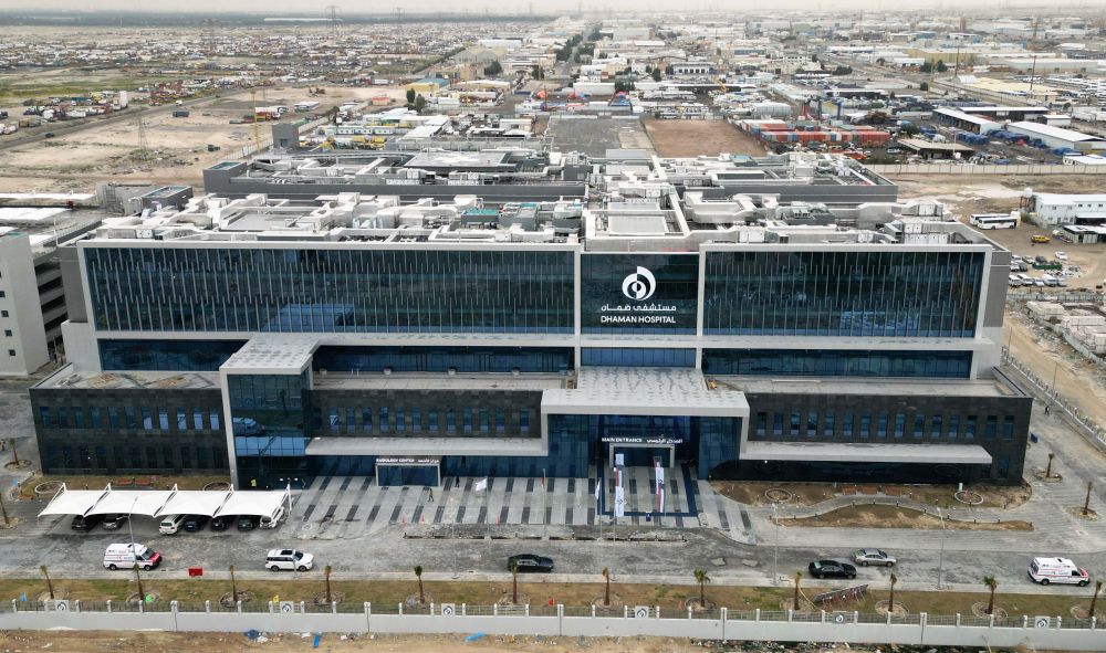 由中国冶金科工股份有限公司承建的科威特医保医院项目，是科威特“2035国家愿景”下建设的首批医院，旨在提高当地基本医疗保障条件。这是该项目杰赫拉省分院外景（2023年2月15日摄，无人机照片）。