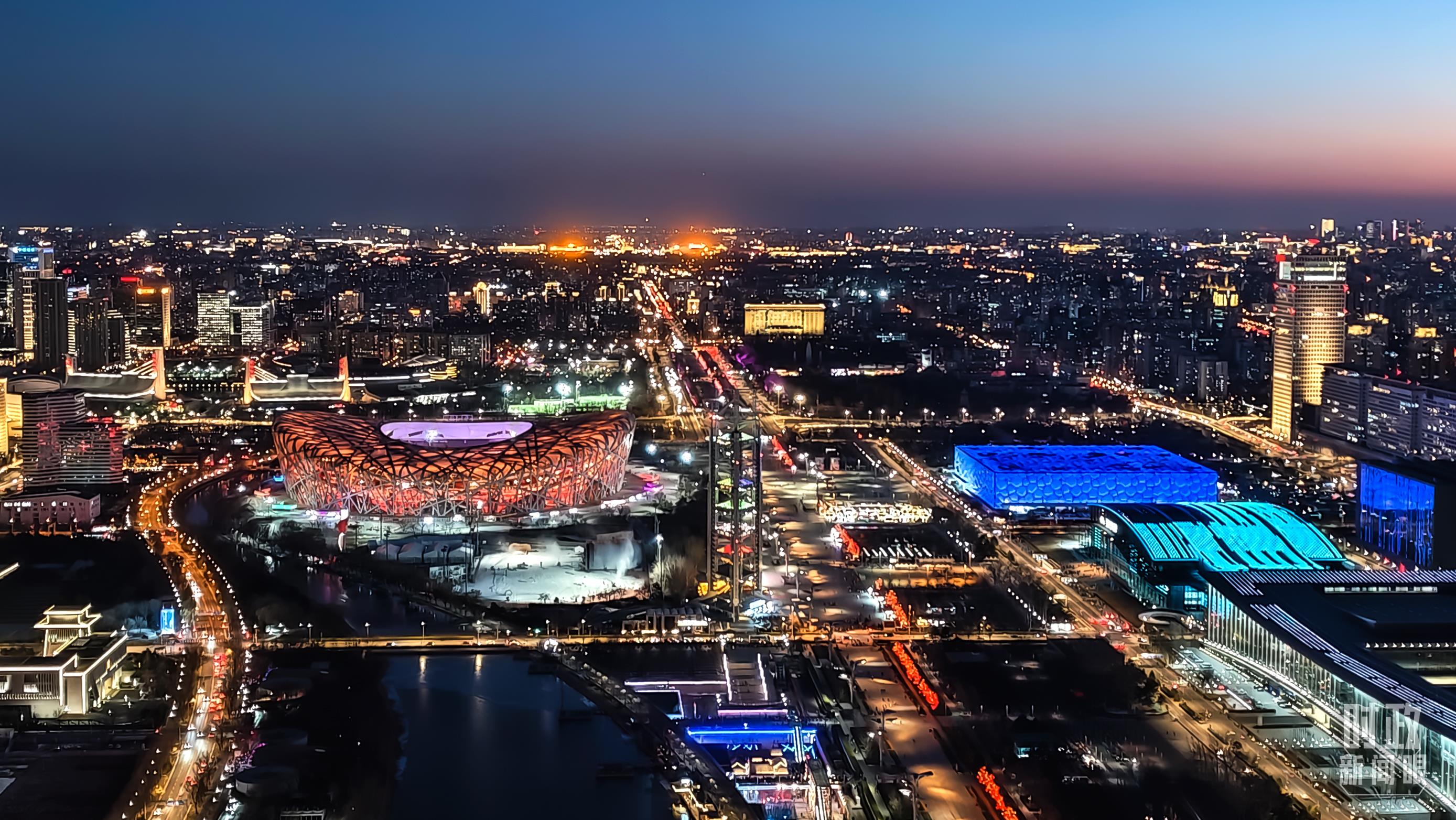 △从奥林匹克塔俯瞰北京。(总台央视记者闫耀东拍摄)