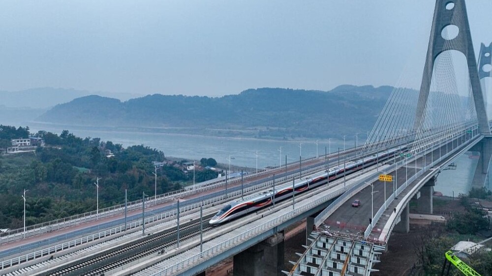 China's high-speed rail extends up to 45,000 km