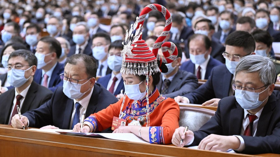 China opens "two sessions" with confidence for new modernization drive